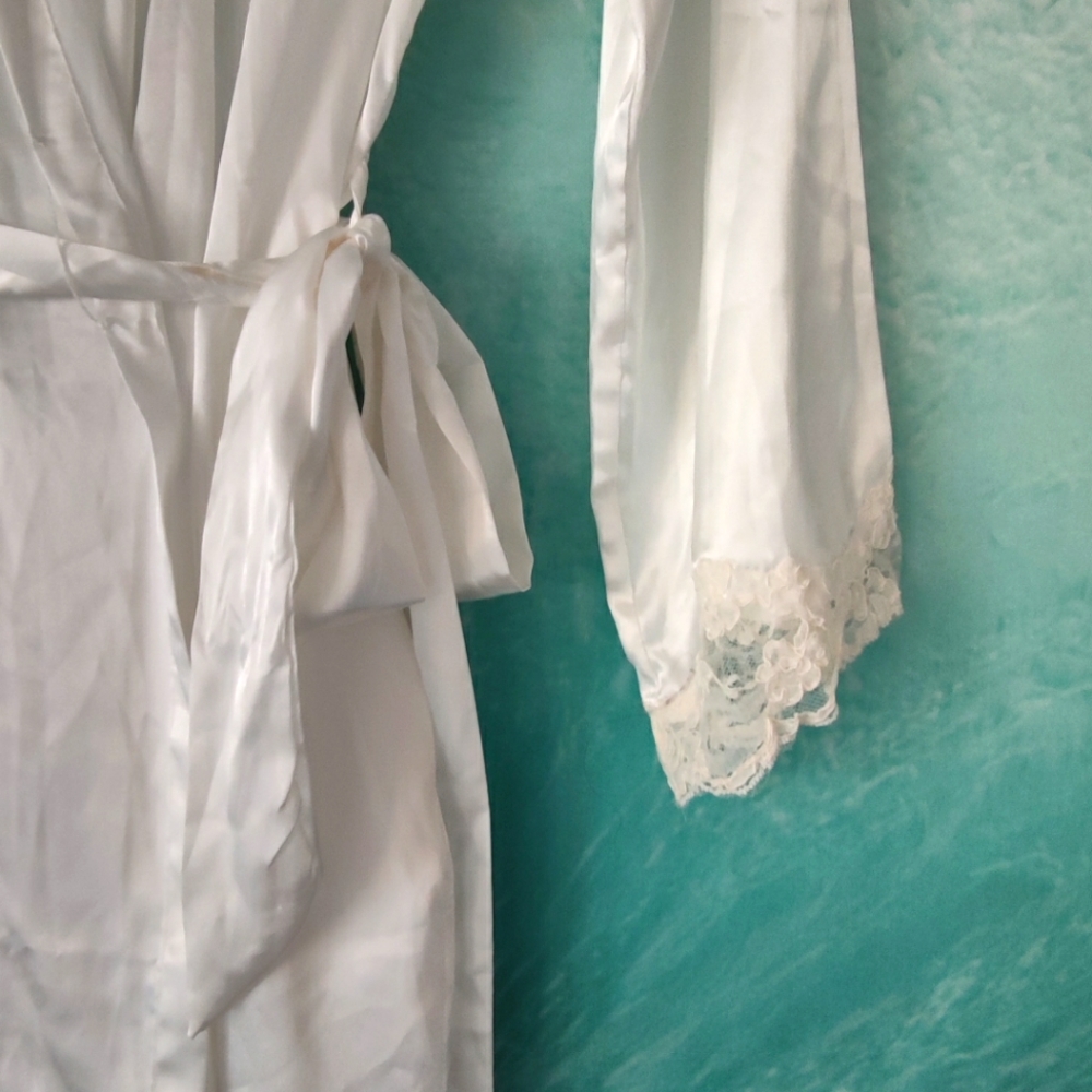 Night Robe - Picture 2 of 3